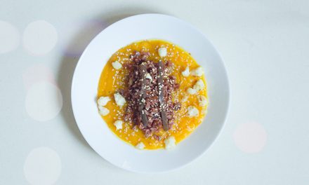 Crema de boniato con arroz rojo