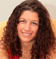 Adriana Rubinstein Agunin es Psicóloga colegiada (M22963) experta en trastornos alimentarios y directora del Centro Tiban