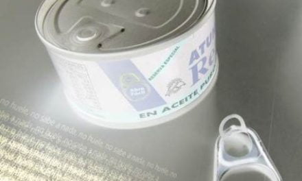 Crean un bioplástico con piel de tomate y celulosa para recubrir el interior de las latas