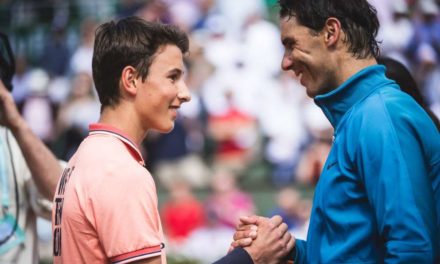 Rafa Nadal cumple el sueño de un recogepelotas al jugar con él en Roland Garros