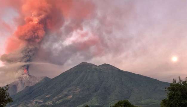 La explosión del Volcán de Fuego del pasado domingo 3 de junio, produjo un río de lava incandescente y espesas nubes de humo