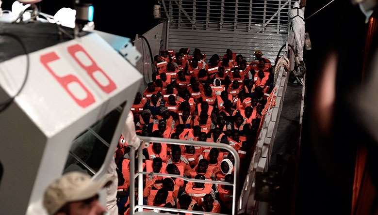 Ayuntamientos de toda España dispuestos a acoger a los migrantes del buque Aquarius