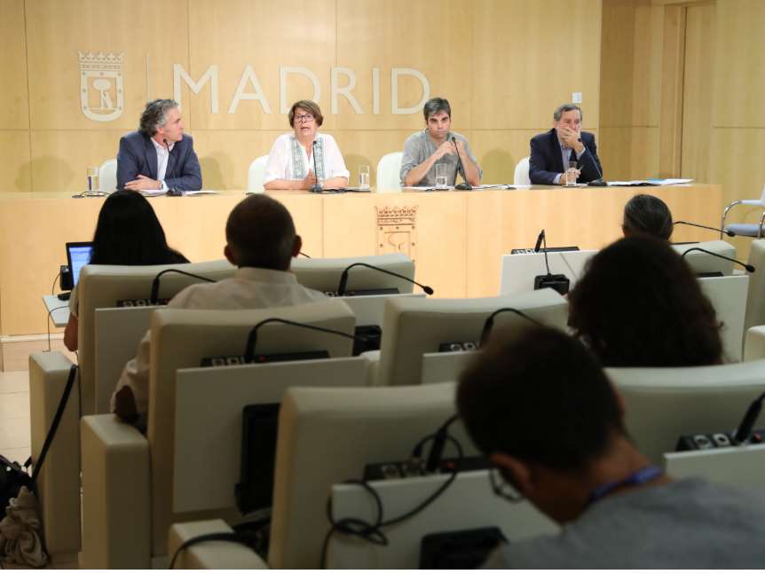 El Ayuntamiento de Madrid ha presentado este lunes en el Palacio de Cibeles de la ciudad el informe “Hoja de ruta hacia la sostenibilidad energética”
