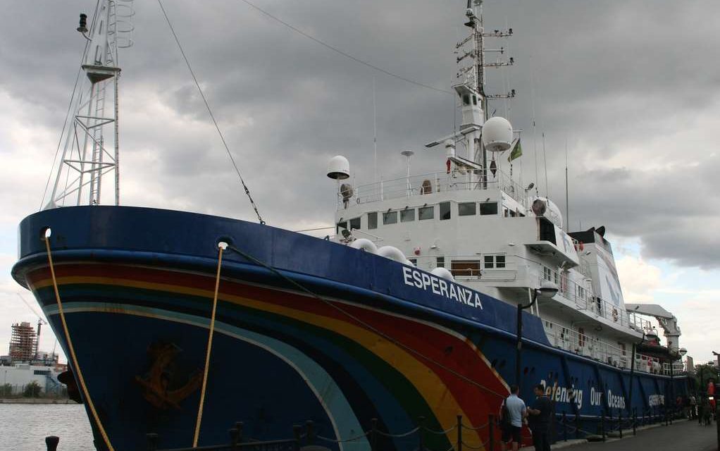 El barco Esperanza de Greenpeace llega a España para promover la protección de nuestro litoral