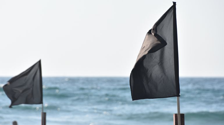 Ecologistas en Acción lanza la campaña “Playa de Bandera”