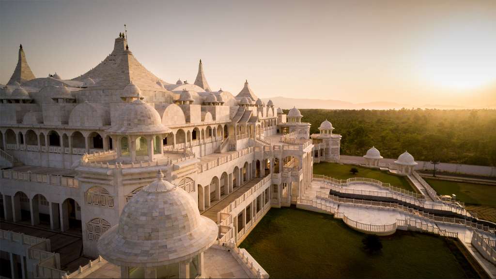 Miles de personas meditan para crear un mundo nuevo en el Festival de la Paz Mundial Ekam