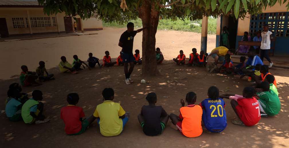 En Zambia, Red Deporte comienza su actividad en 1997, impulsando la autoconstrucción de instalaciones deportivas