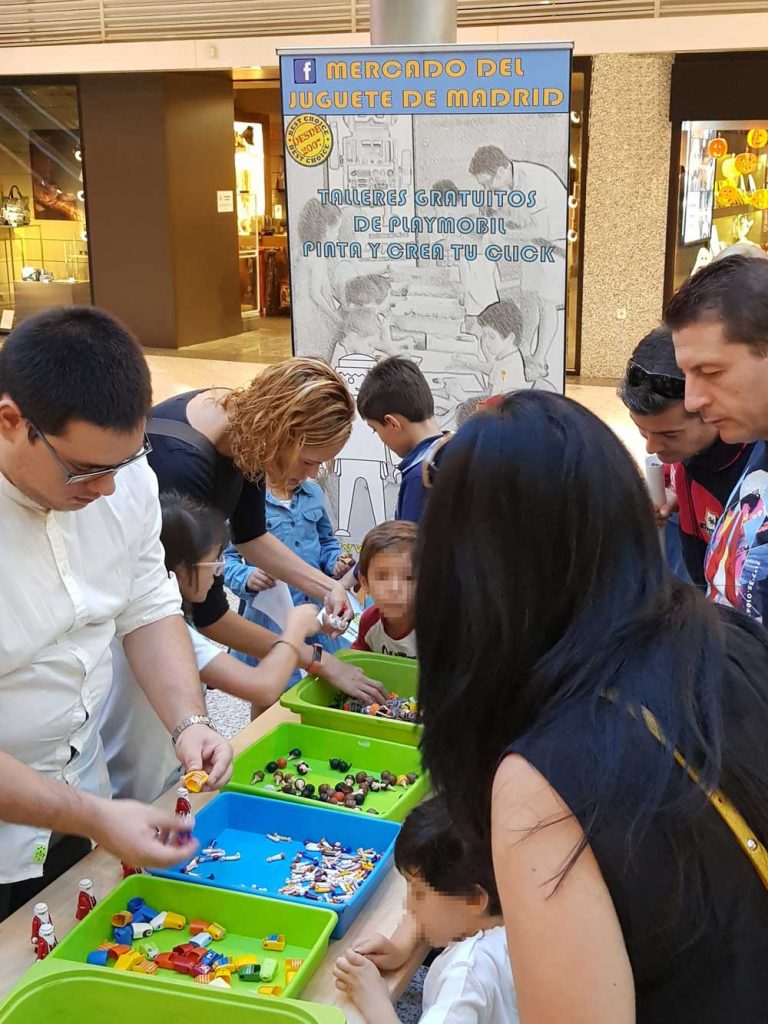 El Mercado del Juguete de Madrid es una opción de ocio familiar a tener en cuenta cada sábado de mes