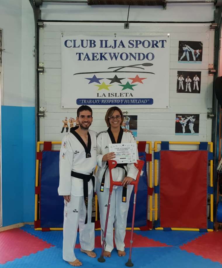 A pesar de su discapacidad, Davinia logra el cinturón negro