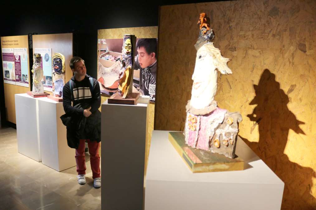 Huellas de barro: exposición escultórica hecha por alumnos con diversidad funcional