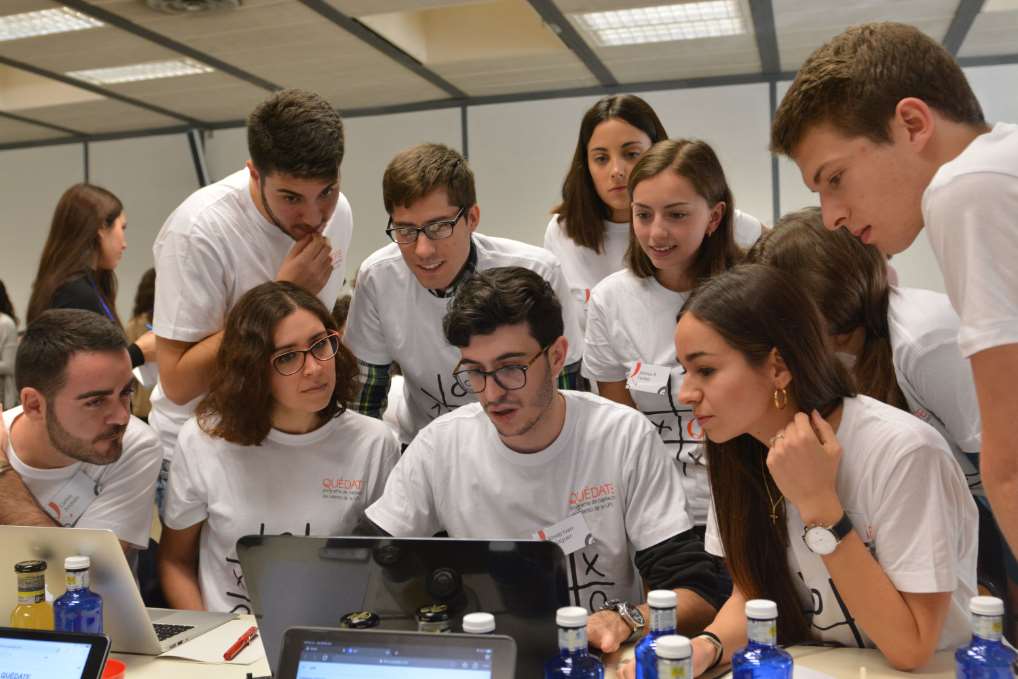 Para lograr los objetivos del Programa Quédate, durante cuatro horas, se han puesto a prueba la destreza y habilidades de los jóvenes, a través de una dinámica