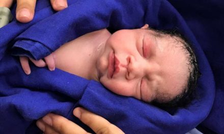 Nace el primer bebé con vida tras un trasplante de útero