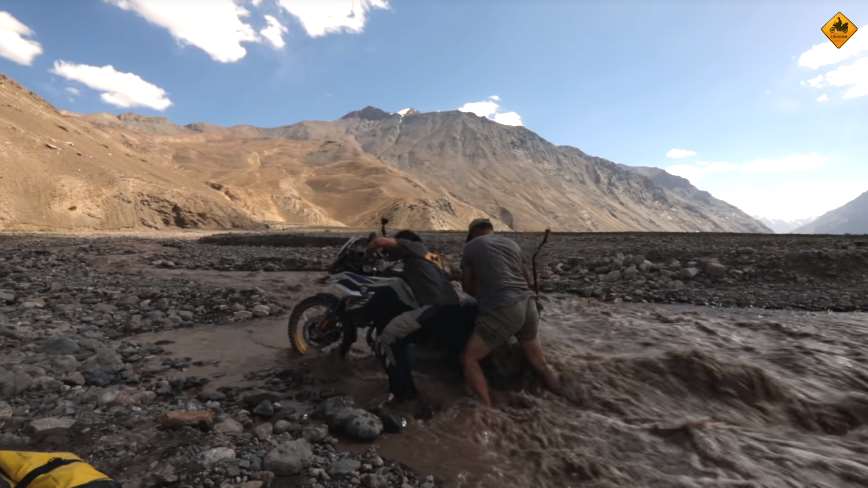Charly Sinewan muestra el verdadero rostro de los habitantes de Tayikistán