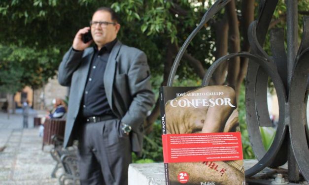 Confesor: un libro en el que puedes hablar con sus protagonistas