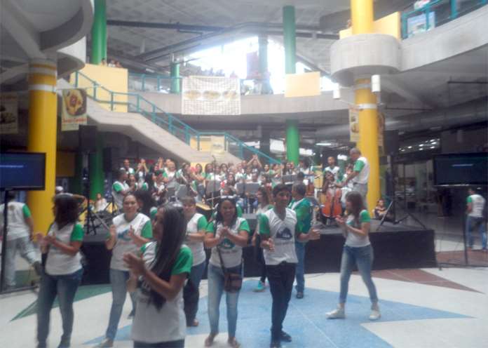 Recogida de firmas para reconocer a nuestro planeta Madre Tierra como un ser vivo.