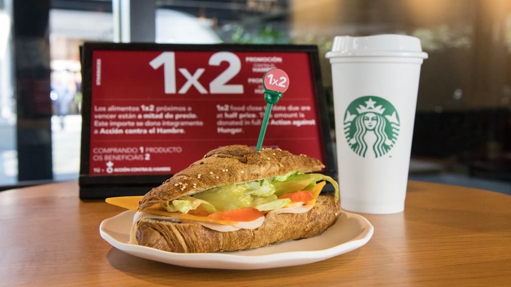 campaña starbucks contra la desnutrición