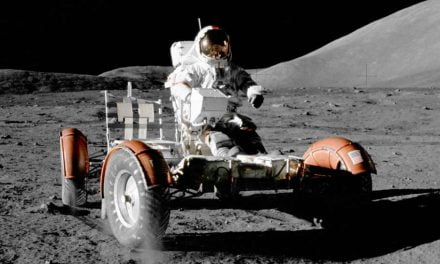 El guante de Eugene Cernan el último hombre que pisó la luna en el Parque de las Ciencias