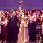 Rosalía recibe el I Premio de las Artes Escénicas “Antonio Banderas” de ESAEM y el MTV Music Awards