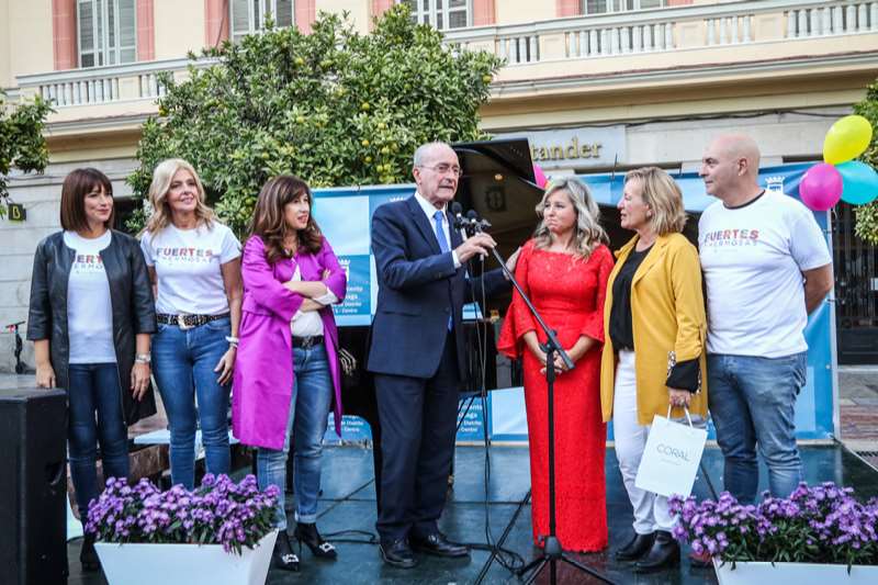 El alcalde de Málaga Francisco de la Torre tuvo tiempo de pasar a saludar en Fuertes y Hermosas 2019: una gran fiesta