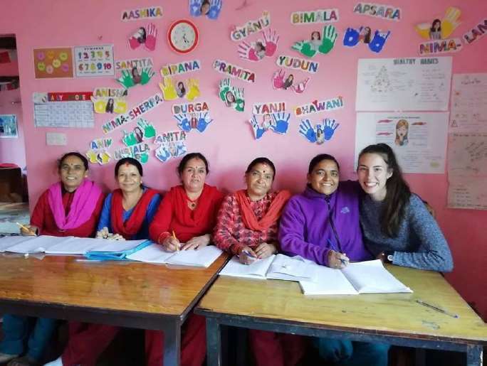 Empoderamiento Femenino en Nepal con talleres de alfabetización