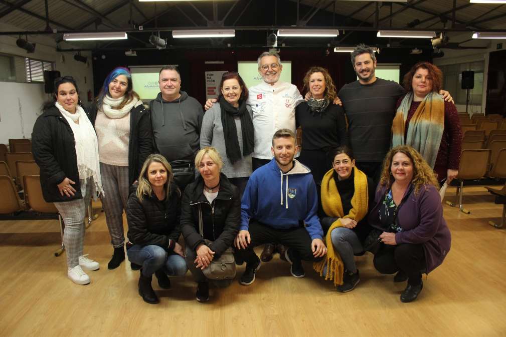 Grupo de profesores y padres con Samuel Perea