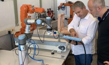 Robot de asistencia quirúrgica ginecológica para operaciones de útero