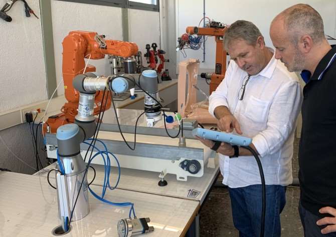 Robot de asistencia quirúrgica ginecológica para operaciones de útero