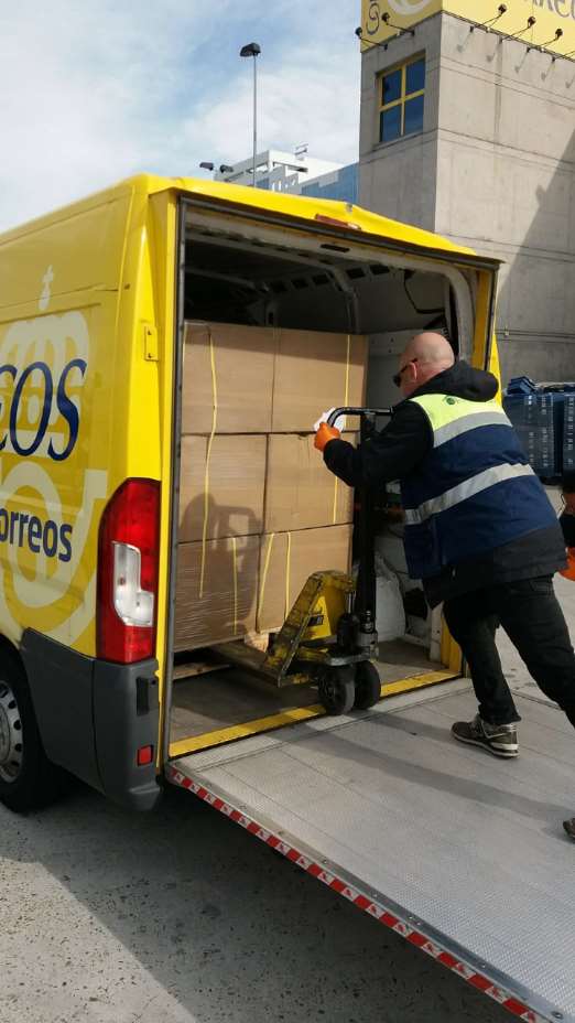 Correos entrega los respiradores fabricados por SEAT