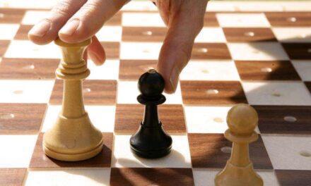 Ajedrecistas ciegos aprenden a disputar partidas online durante el confinamiento