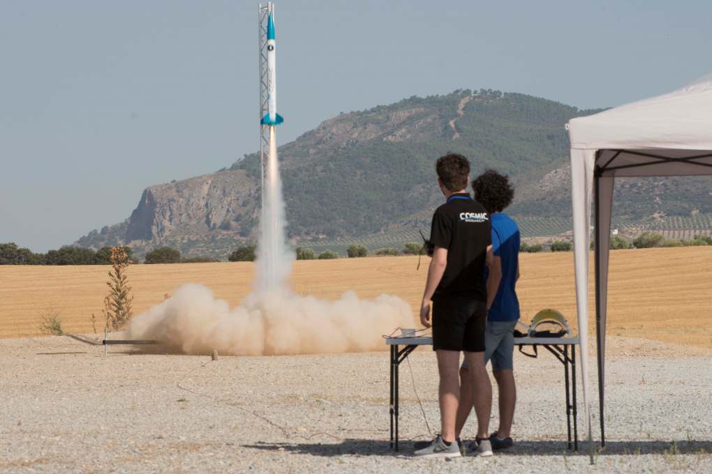 Los CanSat presentados han sido lanzados mediante unos cohetes diseñados especialmente para esta competición por la Asociación Cosmic Research de la Universidad Politécnica de Catalunya