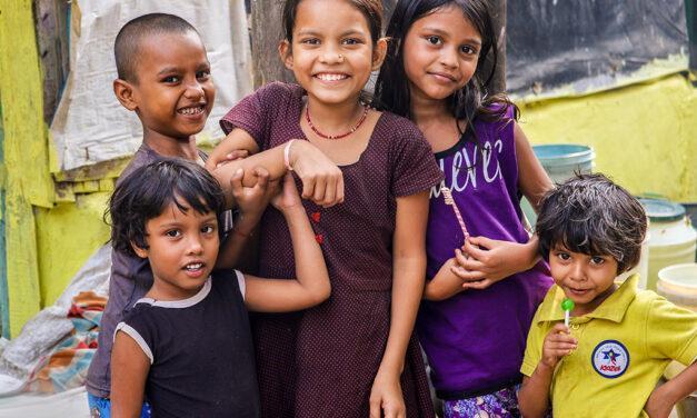 ‘Sonrisas de Bombay’ toma medidas para frenar la dureza de la pandemia en la India