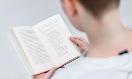 Apuestan por el fomento de la lectura en niños y adolescentes con sordera