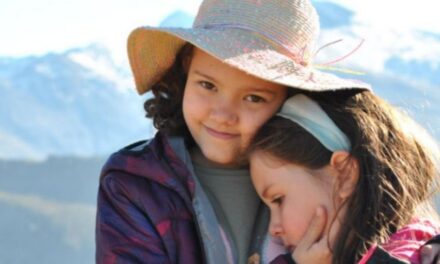 Una familia granadina organiza un crowdfunding para solventar los gastos de su hija Celia quien tiene un tumor cerebral