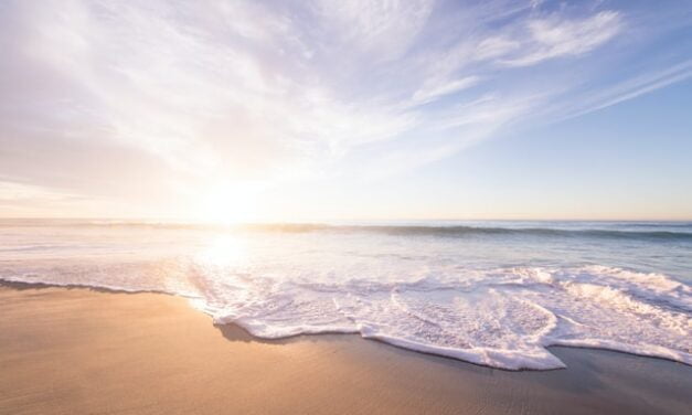 España ondeará este verano 615 banderas azules en playas, nuevo récord histórico