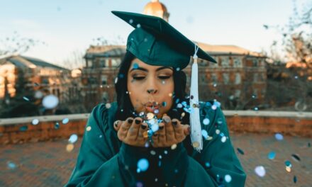 La Universidad de Granada se incorpora a las instituciones libres de humo