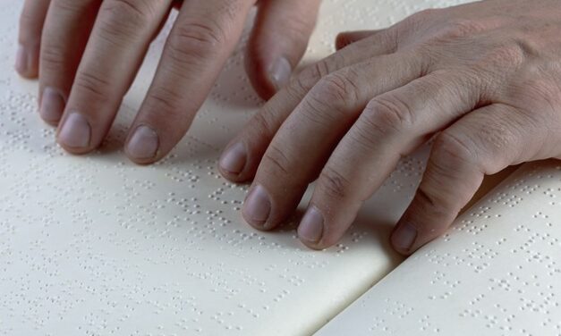 Fomentan el aprendizaje del braille entre adultos