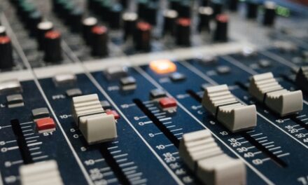 Podcasts, digitalización de plataformas e innovación: tendencias de la radio para 2022