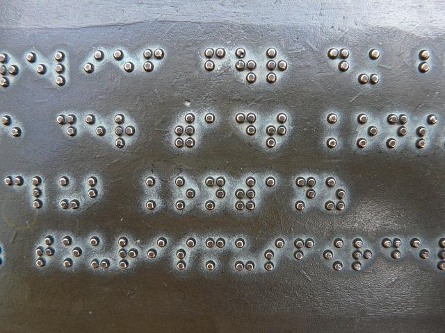 Nace la primera tarjeta financiera con sistema Braille en España