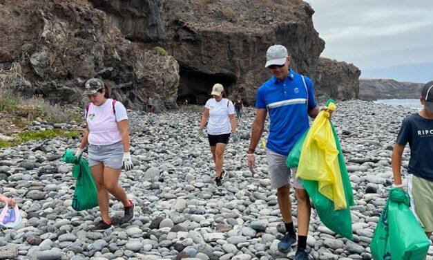 Recogen más de 165 kilos de residuos en una limpieza de playas y fondos marinos en Guía de Isora