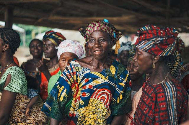 Mujeres de ébano: el libro que homenajea a 12 africanas dedicadas a empoderar a otras mujeres