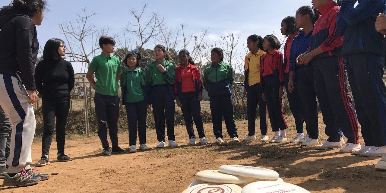 Empoderamiento femenino en la India a través del frisbee, la campaña solidaria de una vecina de Valencia