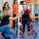 Llevan a cabo Atlas 2030, el primer exoesqueleto pediátrico a familias de hijos con parálisis cerebral