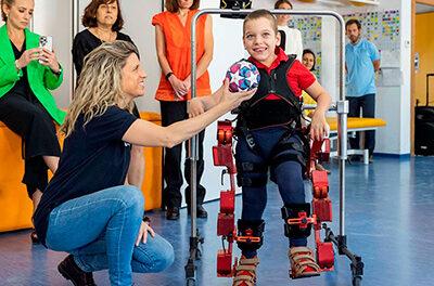 Llevan a cabo Atlas 2030, el primer exoesqueleto pediátrico a familias de hijos con parálisis cerebral