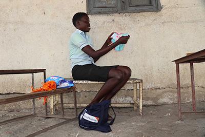 Los kits para la menstruación empoderan a las niñas de Sudán del Sur