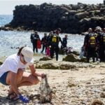Miles de voluntarios recogen basuraleza en más de 300 playas y mares de España