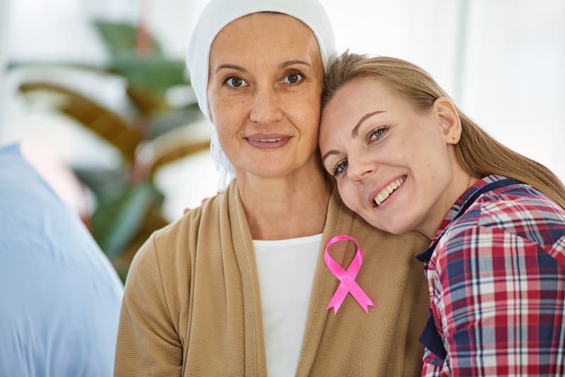 Crean una consulta de micropigmentación para pacientes con cáncer de mama