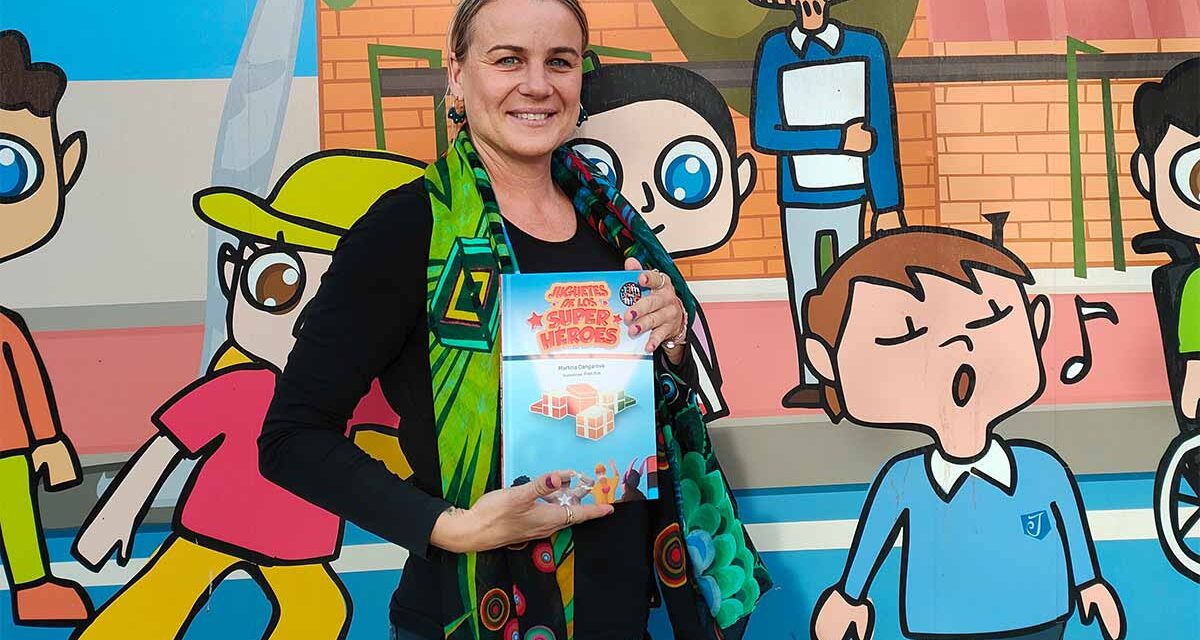 Entrevista a Martina Cangarova autora del libro Juguetes de los Superhéroes