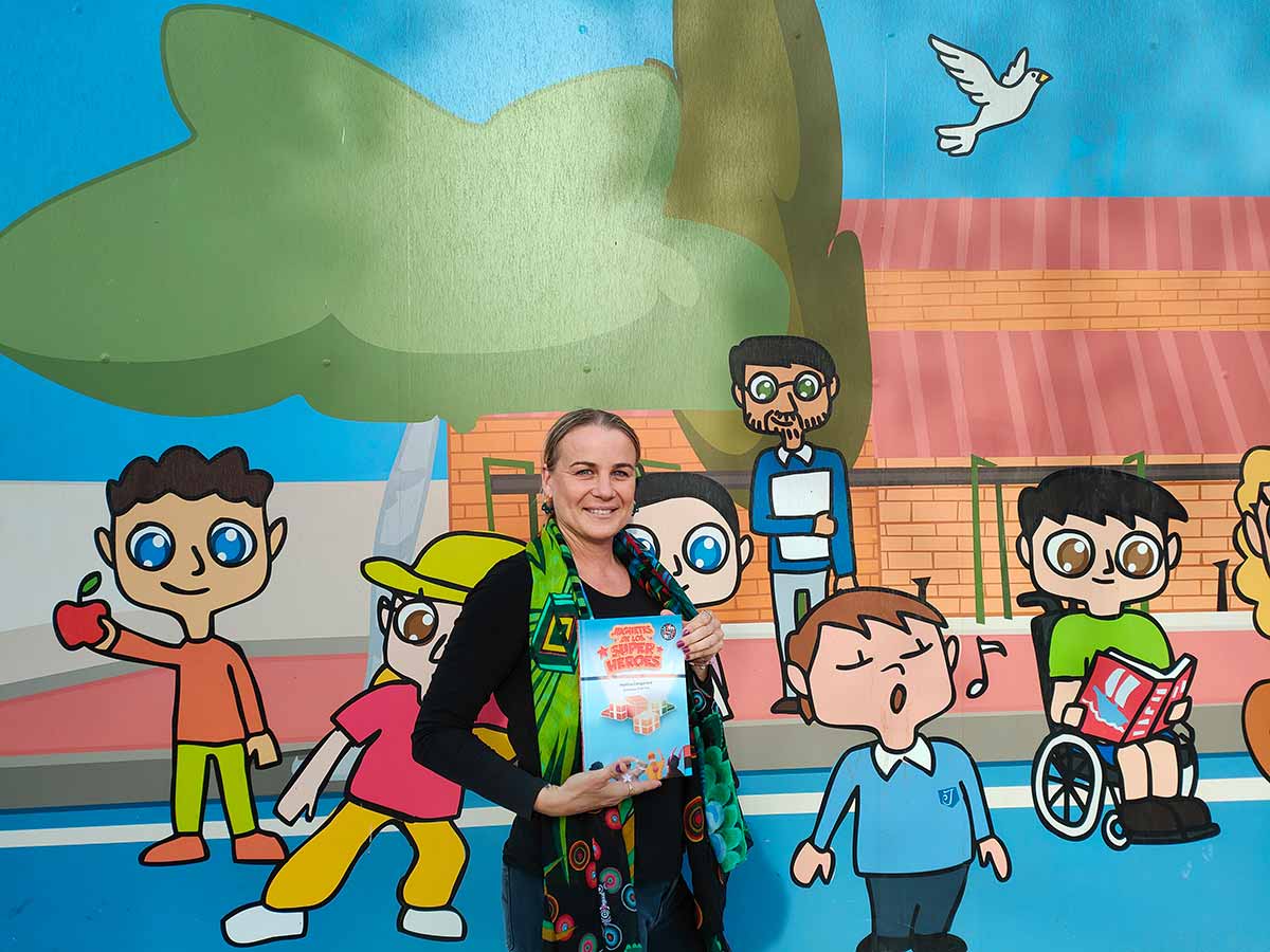 Martina Cangarova autora del libro Juguetes de los Superhéroes
