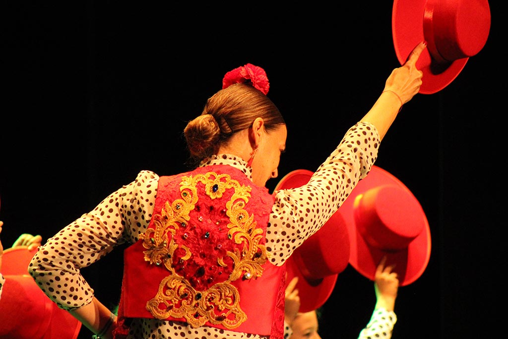 Tomares Baila: Solidaridad en Pasos de Baile