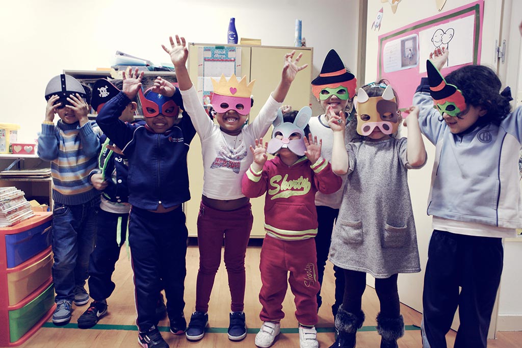 La Fundación nació en 2000 en el madrileño barrio de Tetuán y desarrolla su labor en distritos desfavorecidos en Madrid y desde 2014 también en Guadalajara y Sevilla.